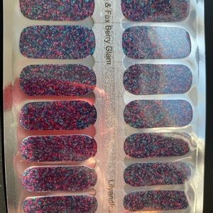 Lily & Fox Berry Glam nail strips